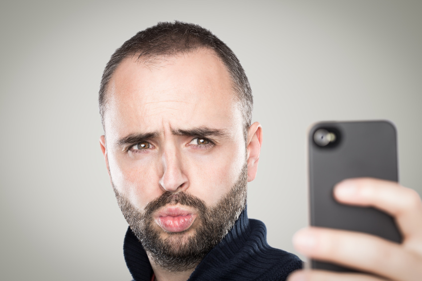 Les hommes qui font beaucoup de &quot;selfies&quot; sont plus susceptibles d&#039;être des psychopathes.