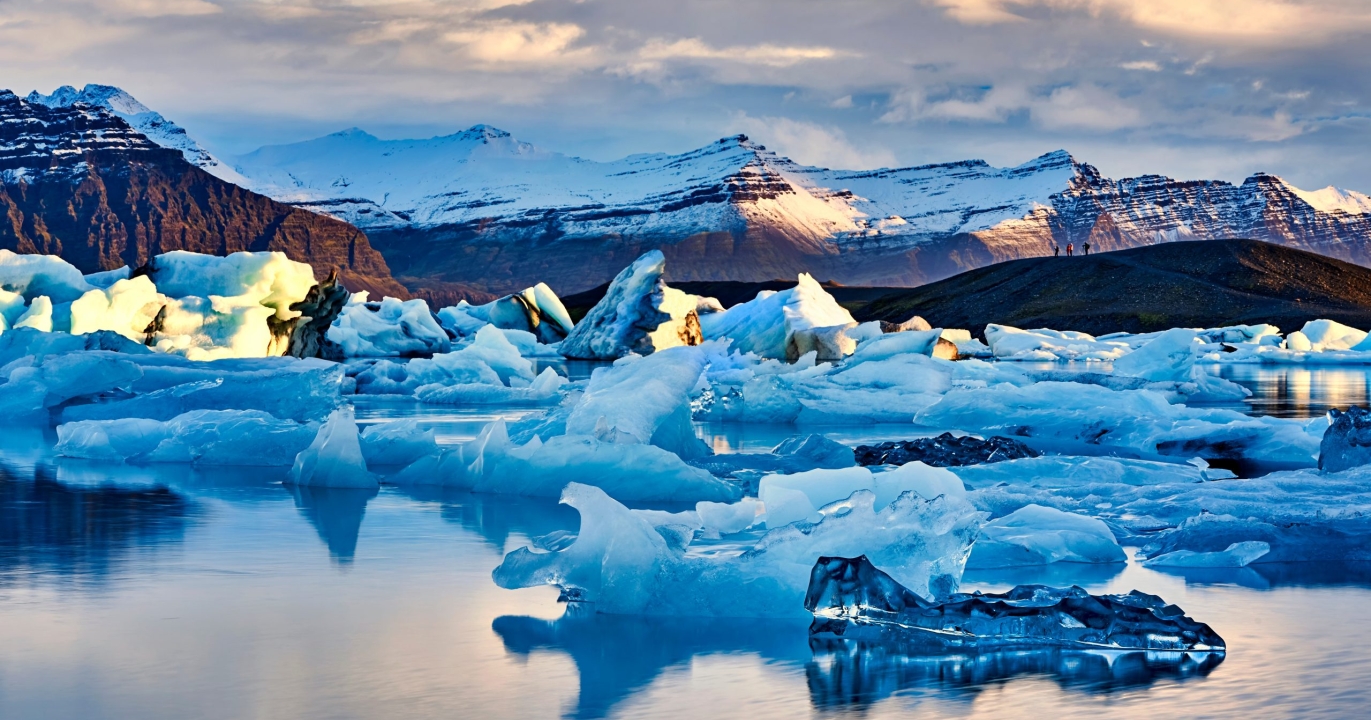 Ce Complotiste Part en Antarctique pour Prouver que la Terre est Plate, mais Découvre une Autre Vérité