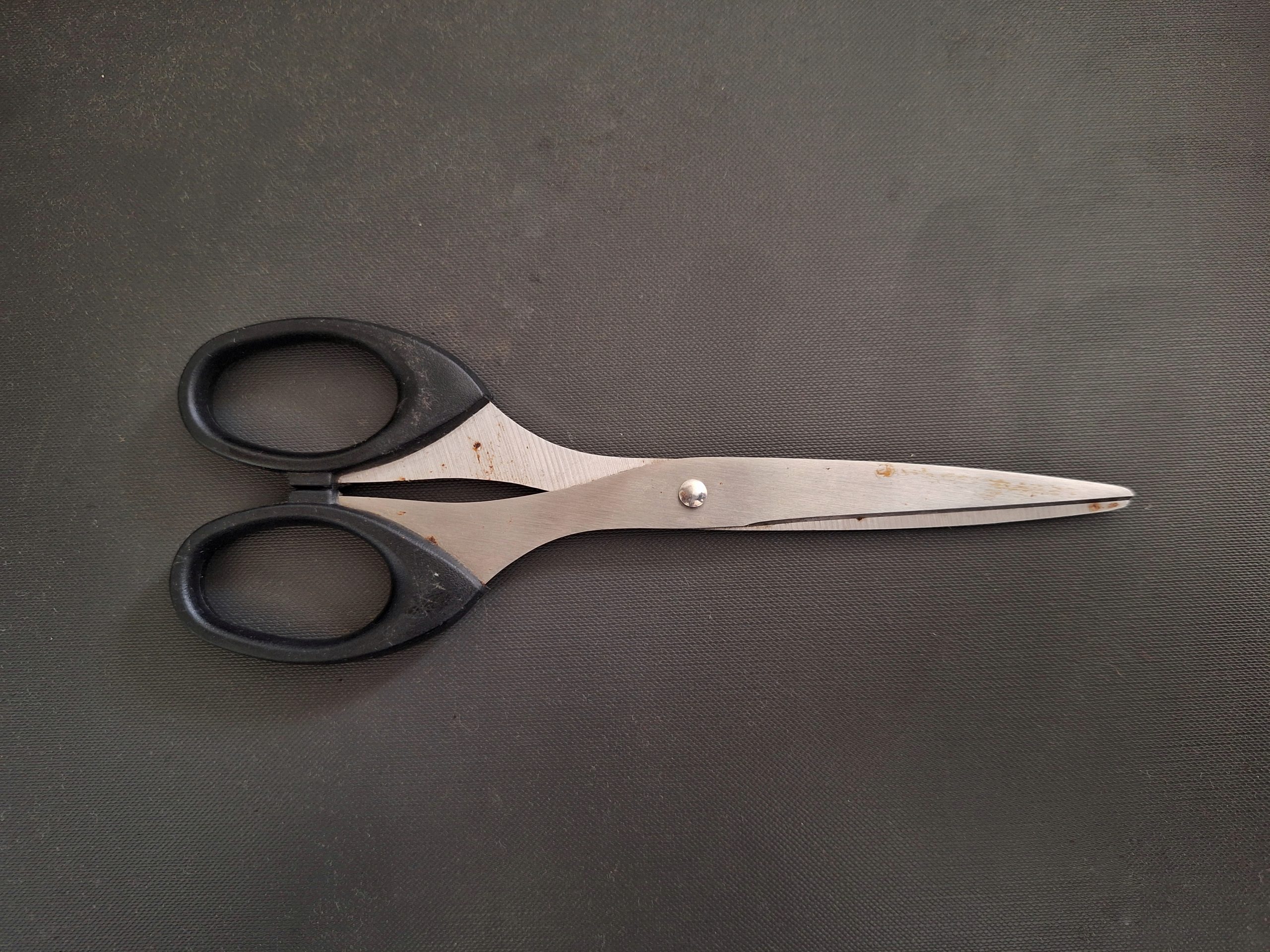 Conclusion : Les ciseaux, bien plus qu’un simple outil de coupe