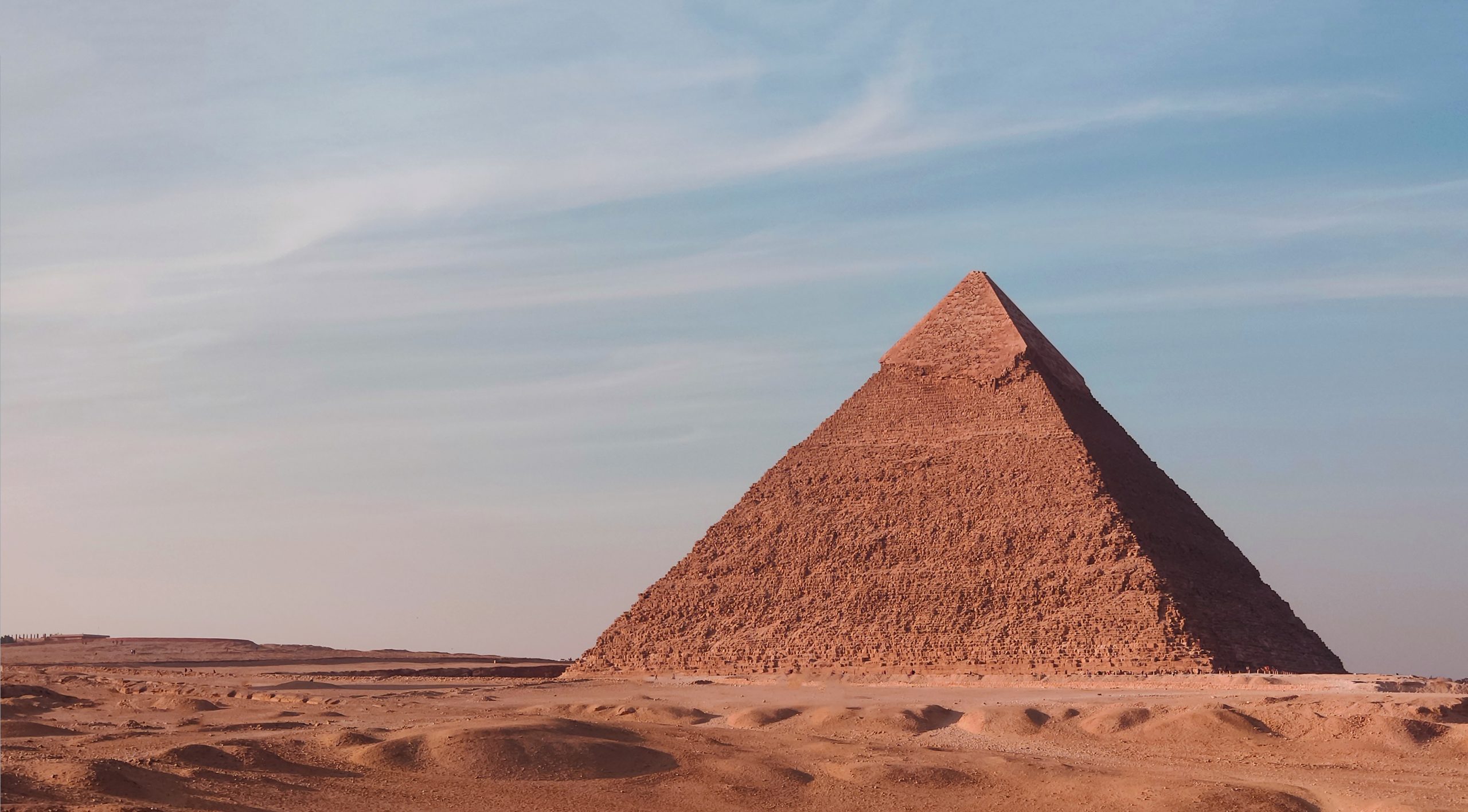 La pyramide, miroir d’une société