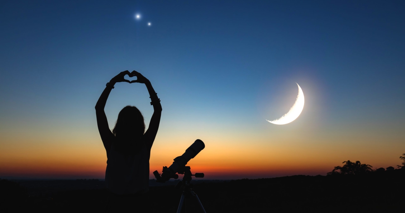 Un duel stellaire à l’aube : carte du ciel d’août 2025, Vénus et Jupiter, l’impossible étreinte