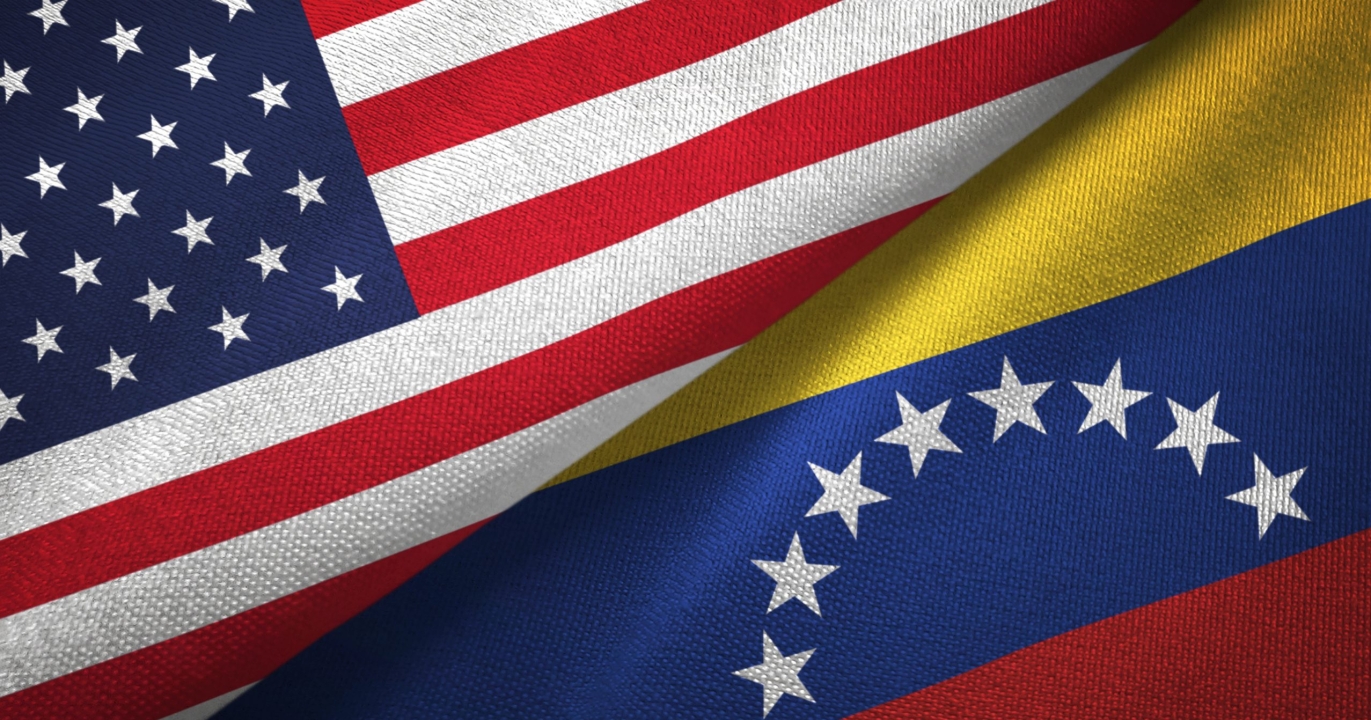 Maduro affirme que «huit navires avec 1200 missiles et un sous-marin» américains «visent» son pays