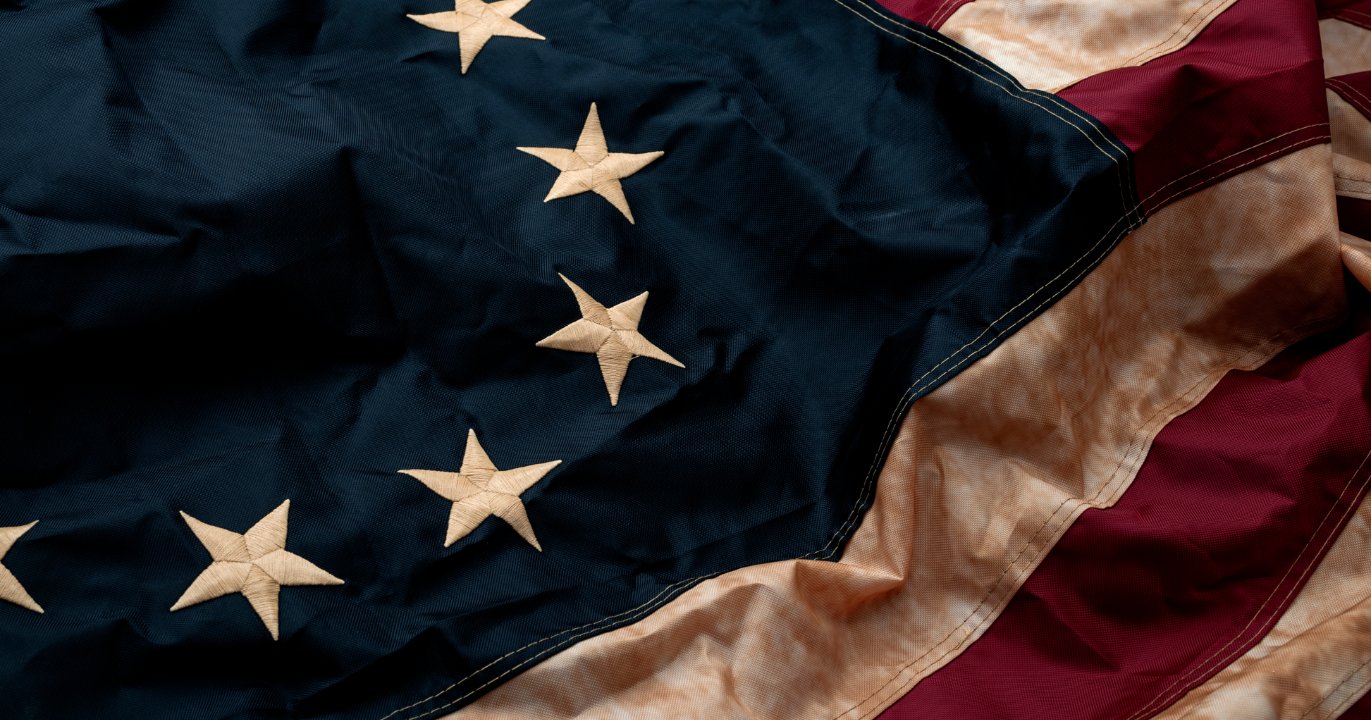 Quand le Trésor américain allume la mèche : Bessent frappe fort, Omar esquive mal