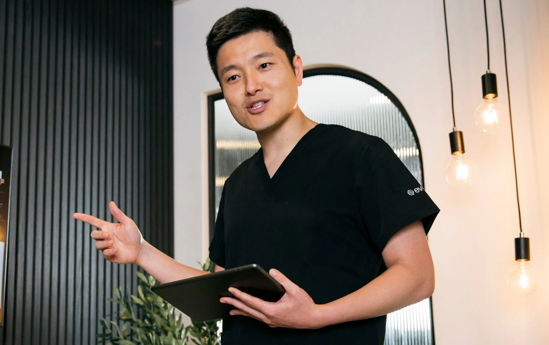 Ce médecin de la longévité place le sommeil bien avant le sport et le régime