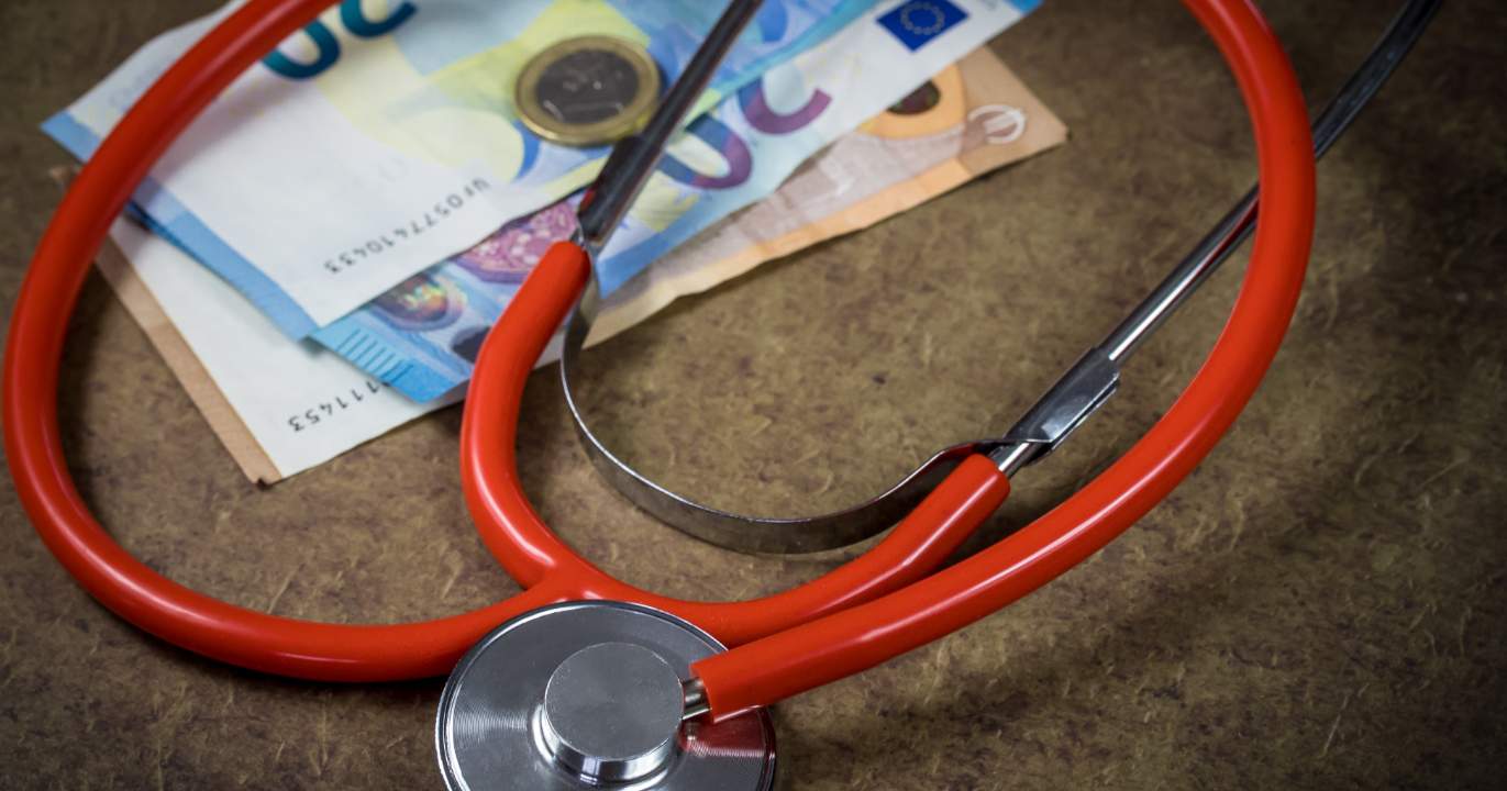 CHRONIQUE : Le grand hold-up de la santé — Trump vole les pauvres pour payer ses riches