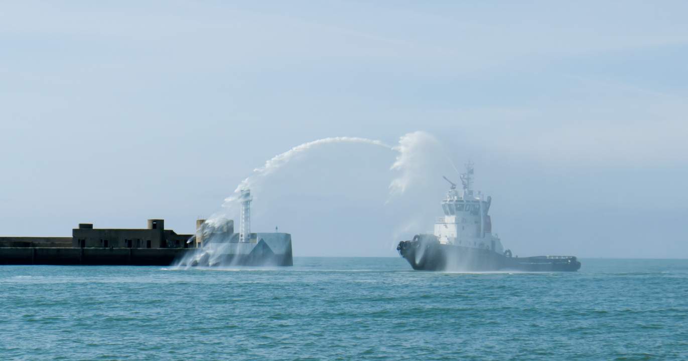CHRONIQUE : Ormuz en feu — deux cargos indiens touchés, le monde retient son souffle