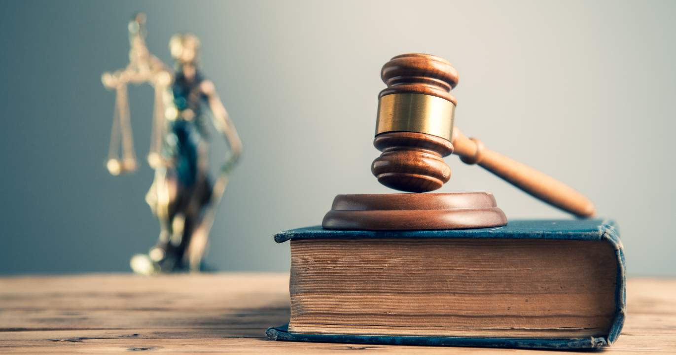 Treize ans. C'est l'âge légal. Ce n'est pas l'âge réel