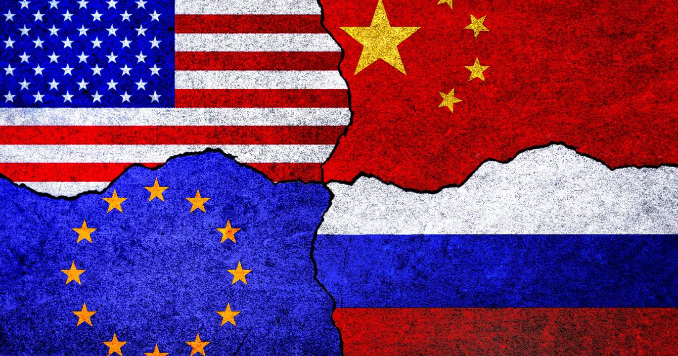 Une alliance transformée par la pression américaine