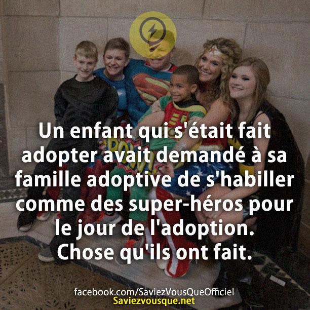 Un enfant qui s’était fait adopter avait demandé à sa famille adoptive de s’habiller comme des super-héros pour le jour de l’adoption. Chose qu’ils ont fait.